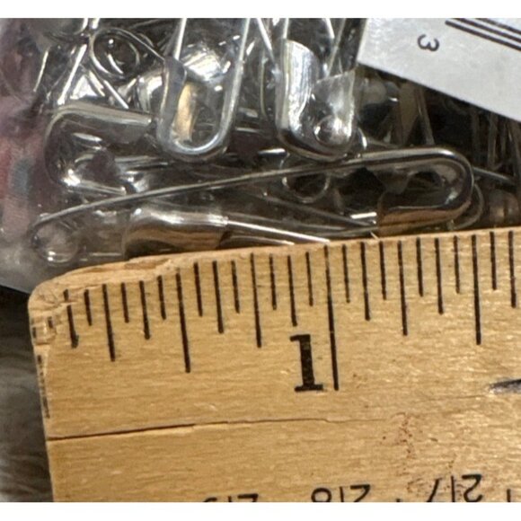 Craft Pins Lot Safety Pins Measuring Gauge Quilted Pin Cushion - Picture 3 of 8